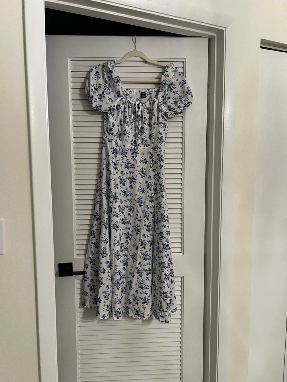 SHEIN White Midi Dress with Blue Floral Print and Puff Sleeves